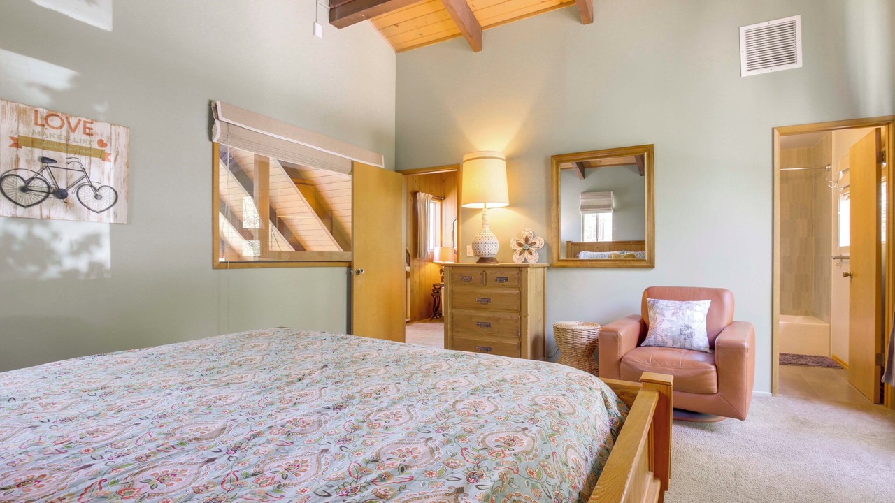 Photo of Bedroom in Lake Arrowhead