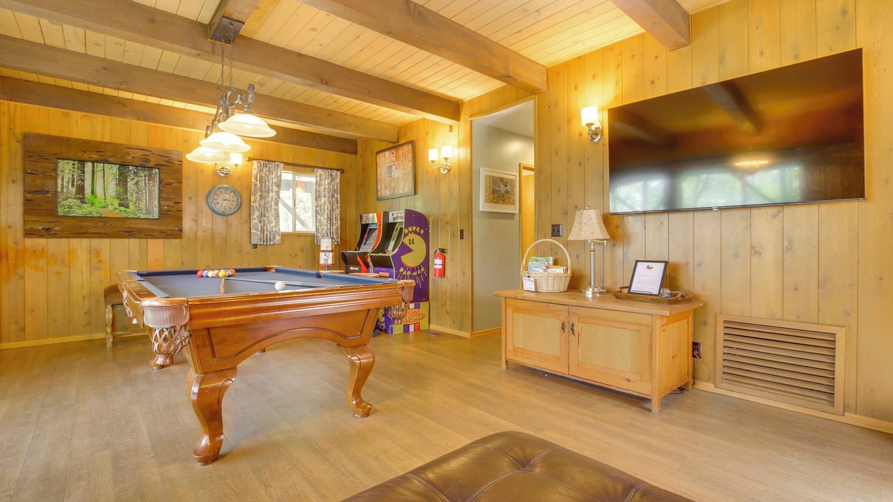 Photo of Bedroom in Lake Arrowhead