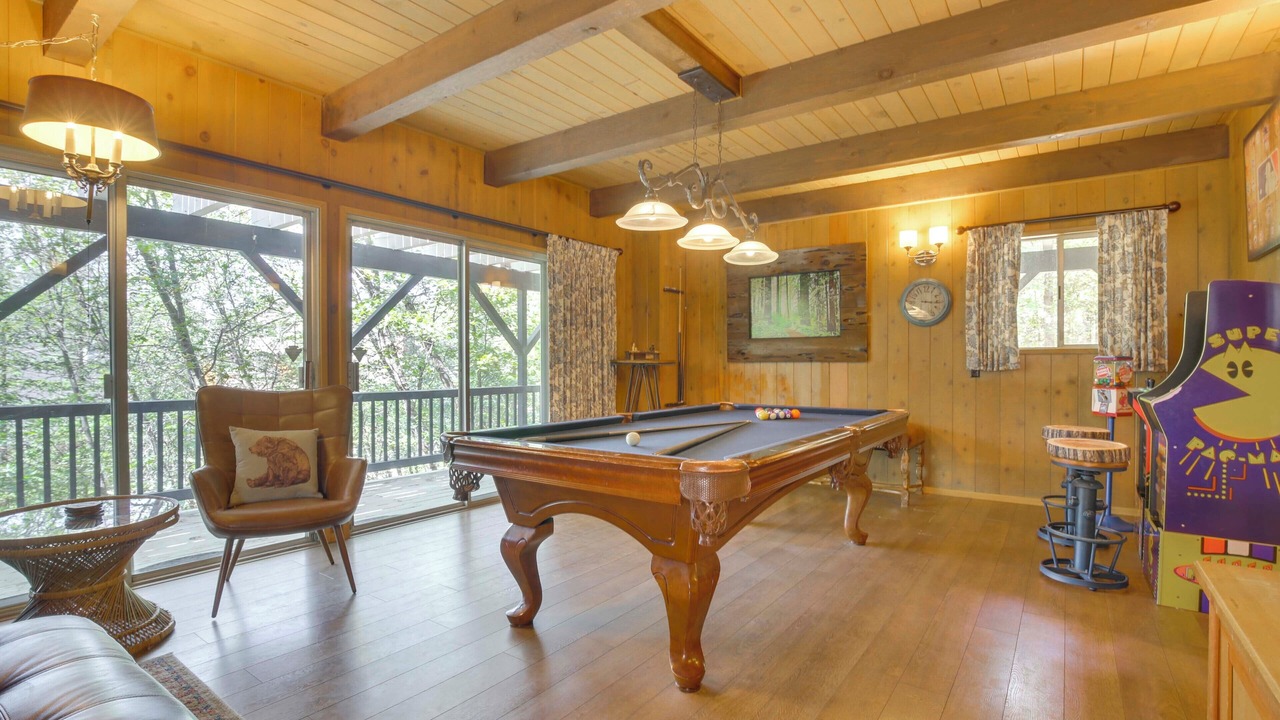 Photo of Bedroom in Lake Arrowhead