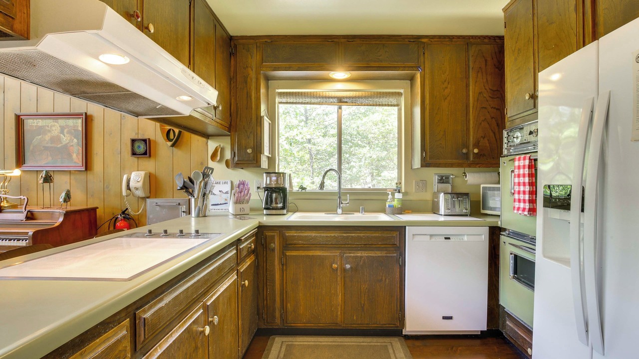 Photo of Kitchen in Lake Arrowhead