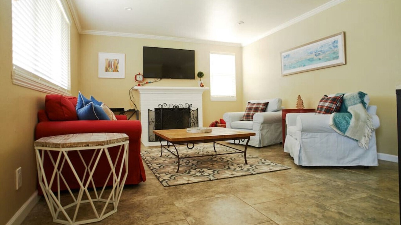 Photo of Livingroom in Stanford