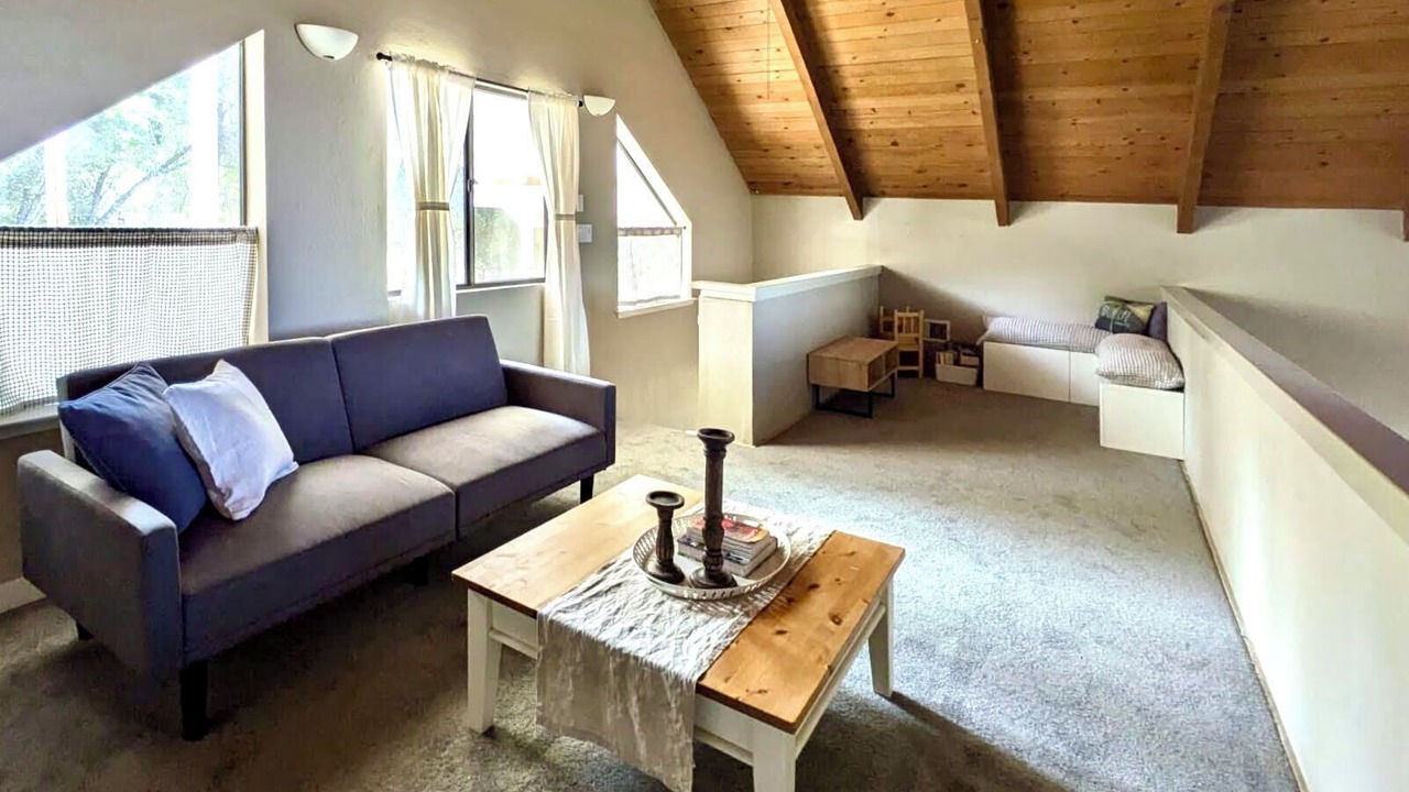 Photo of Livingroom in Oakhurst