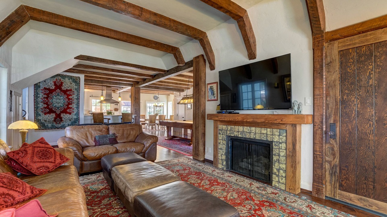 Photo of Livingroom in Crown Point