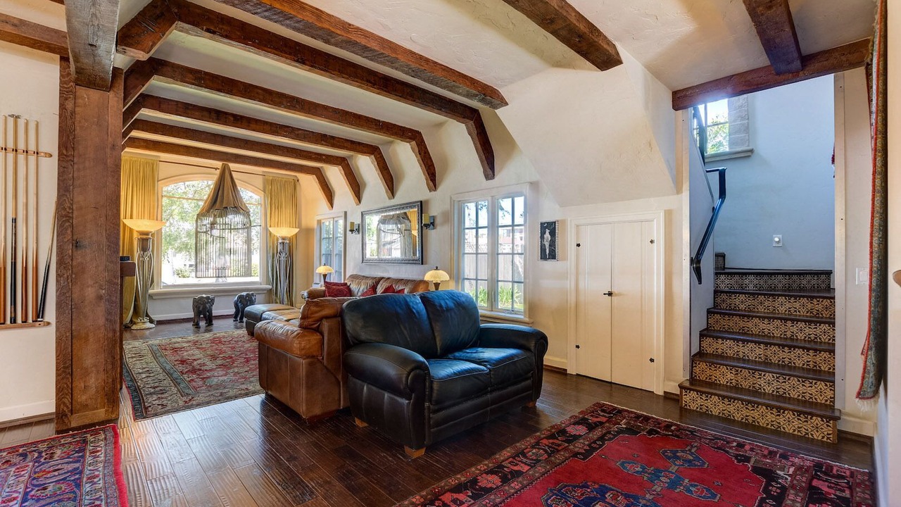 Photo of Livingroom in Crown Point