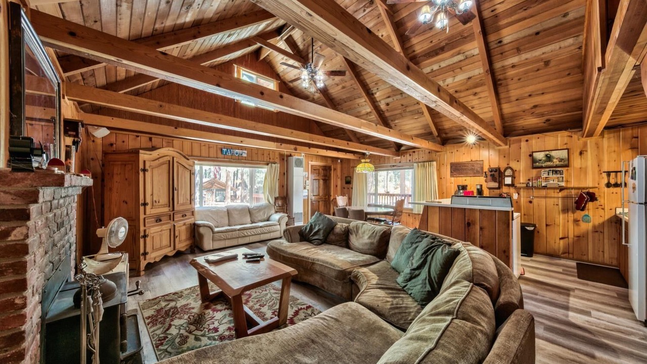 Photo of Livingroom in Black Bart