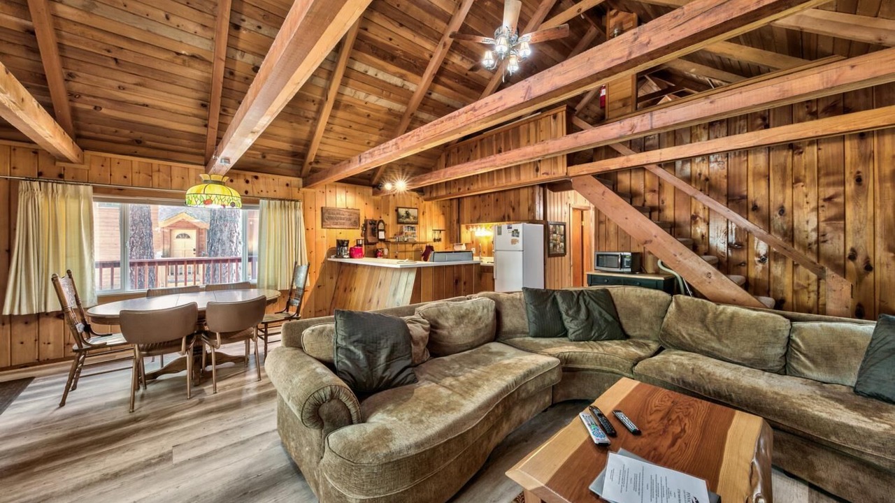 Photo of Livingroom in Black Bart