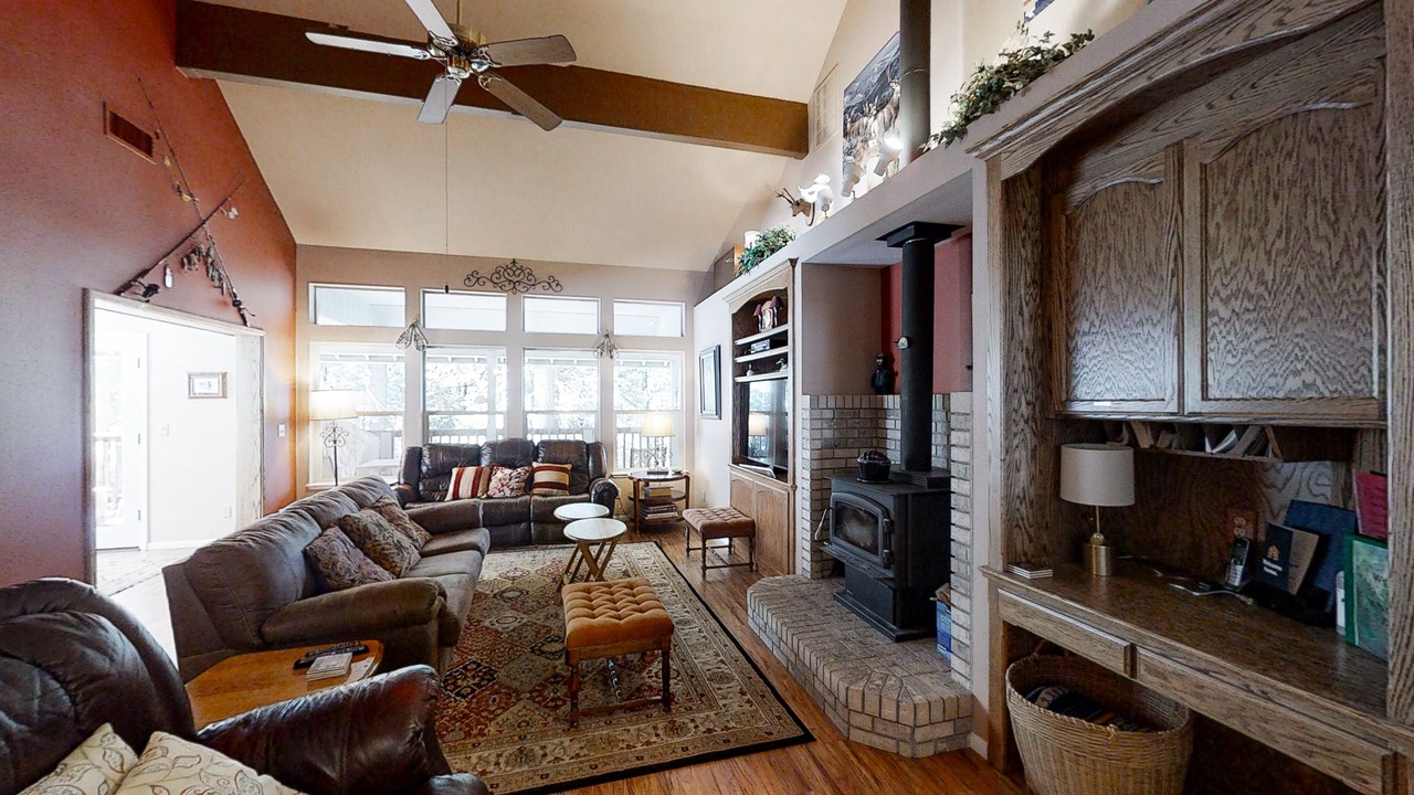 Photo of Livingroom in Shaver Lake