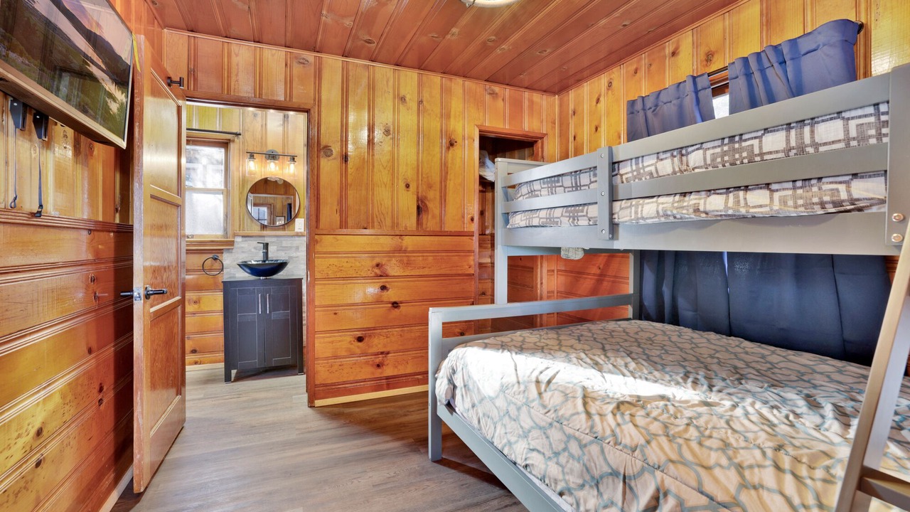Photo of Bedroom in Big Bear Lake