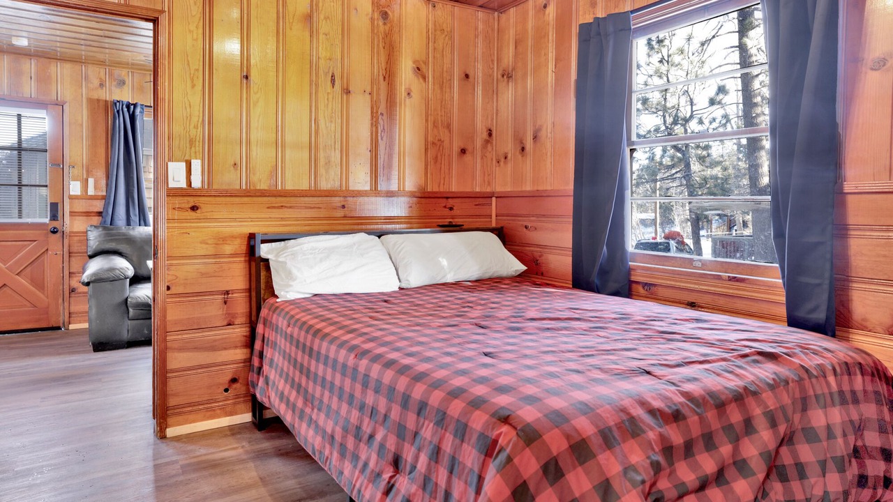 Photo of Bedroom in Big Bear Lake