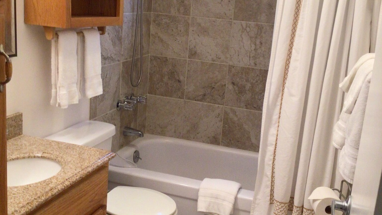 Photo of Bathroom in Al Tahoe