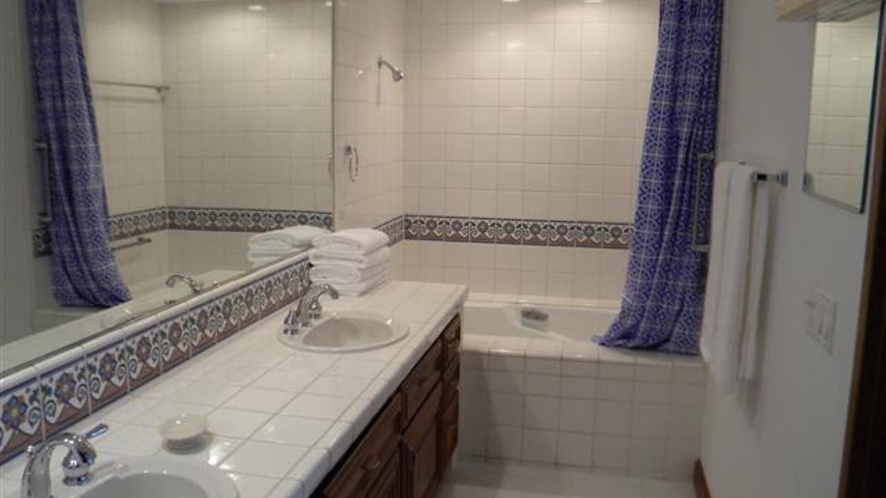 Photo of Bathroom in Avalon