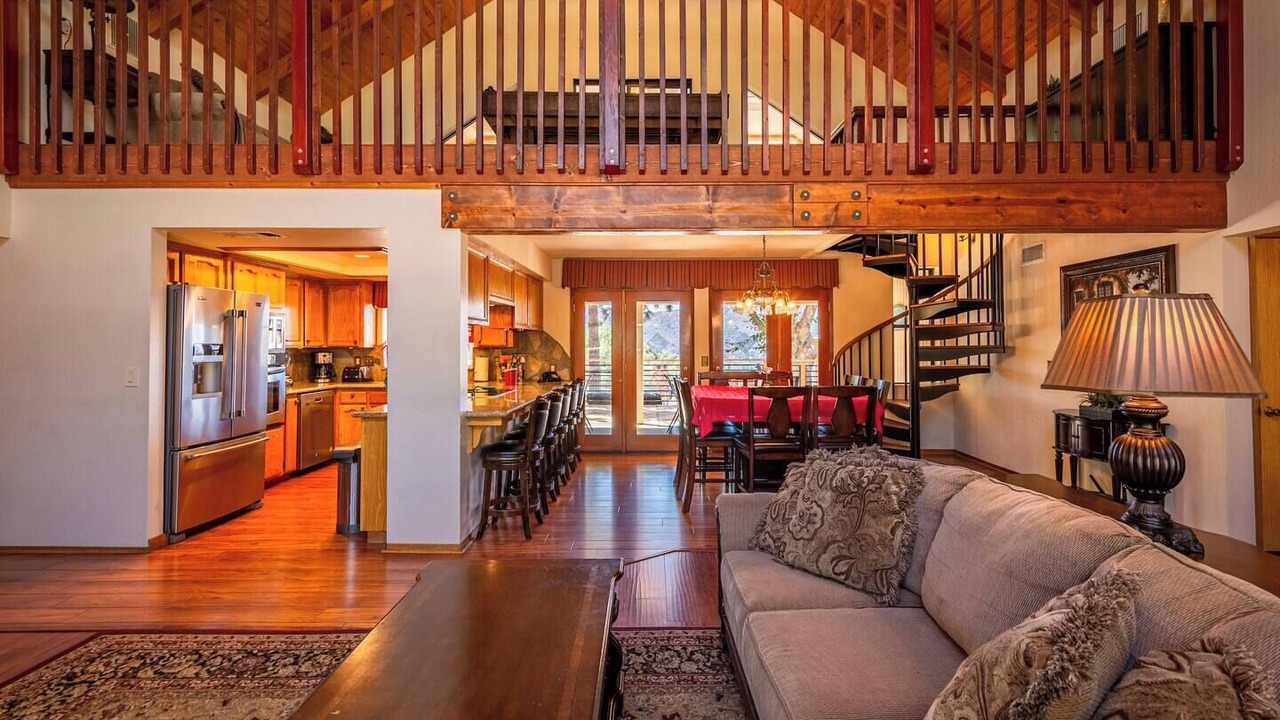 Photo of Livingroom in Oakhurst