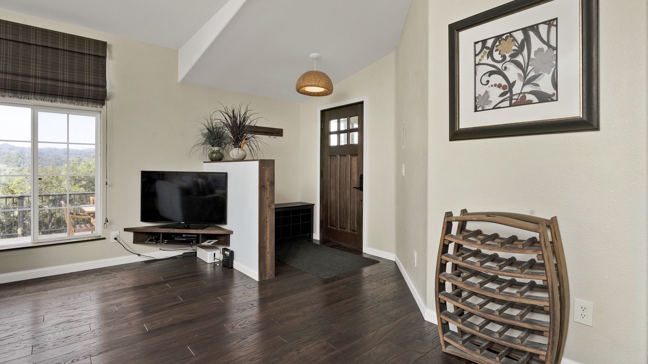 Photo of Livingroom in Cloverdale
