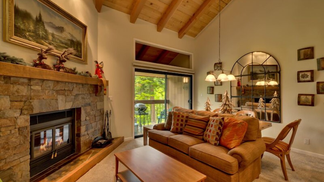 Photo of Livingroom in Carnelian Woods