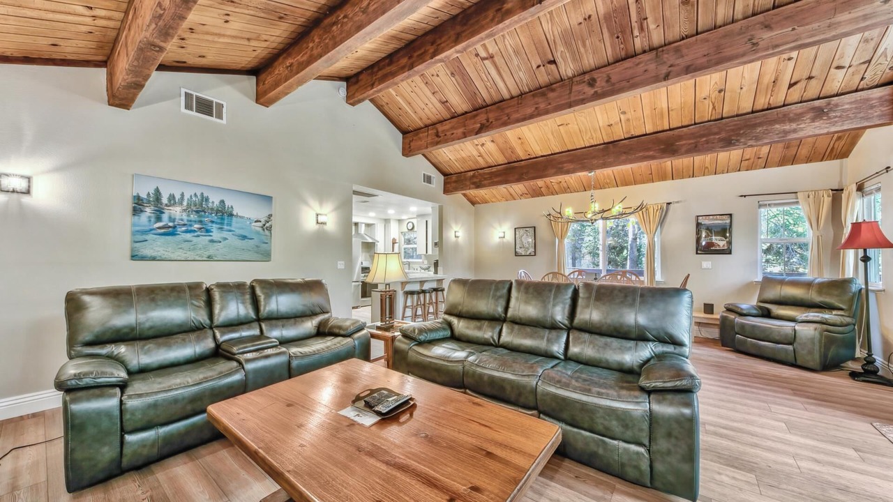 Photo of Livingroom in Country Club Estates