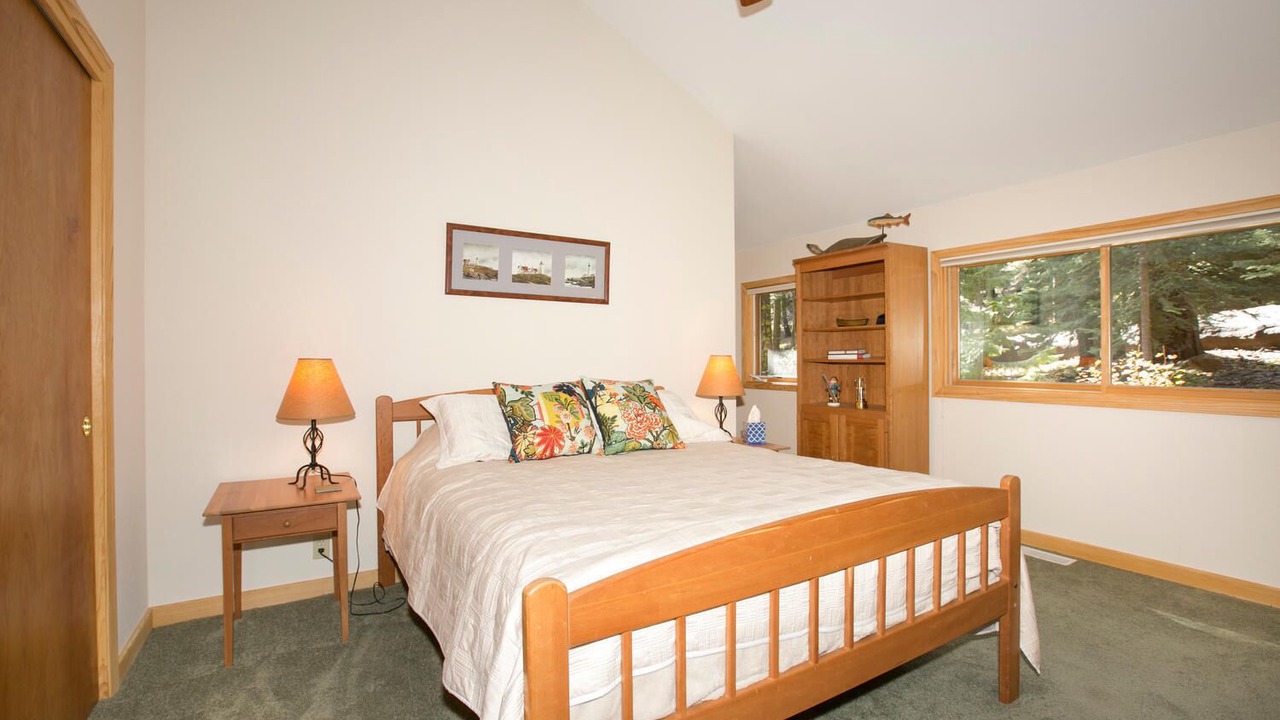 Photo of Bedroom in Timberland