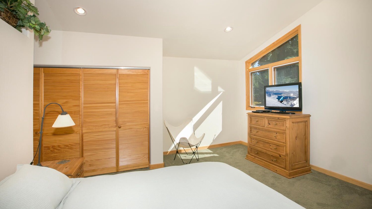 Photo of Bedroom in Timberland