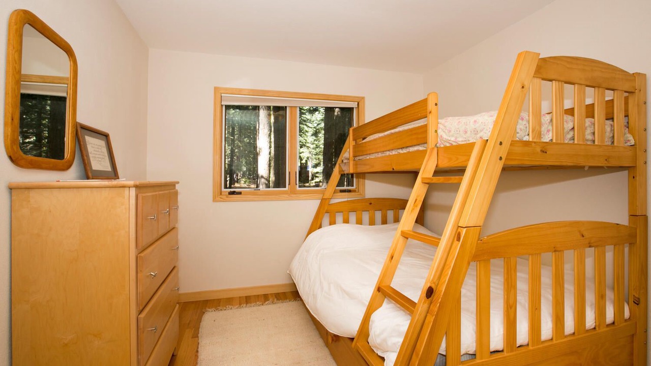 Photo of Bedroom in Timberland