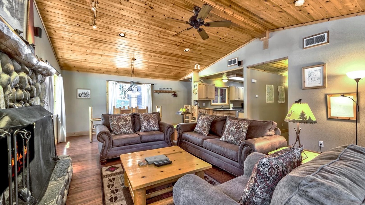 Photo of Livingroom in North Upper Truckee