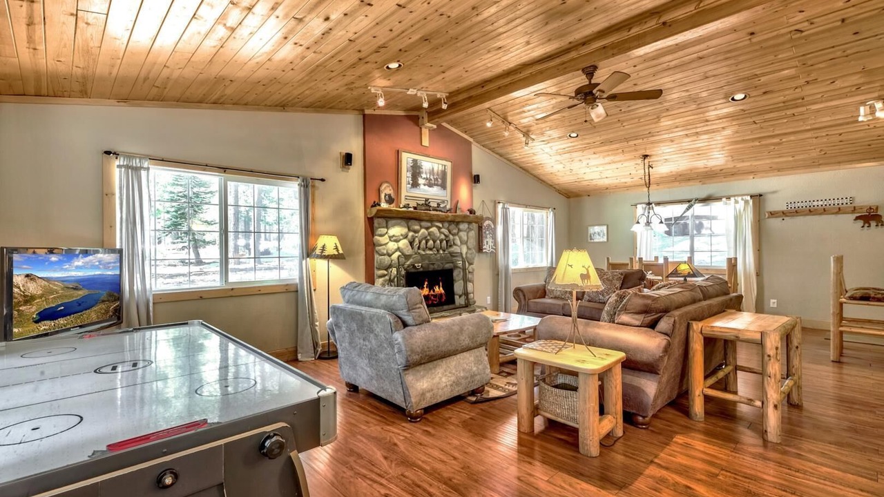 Photo of Livingroom in North Upper Truckee