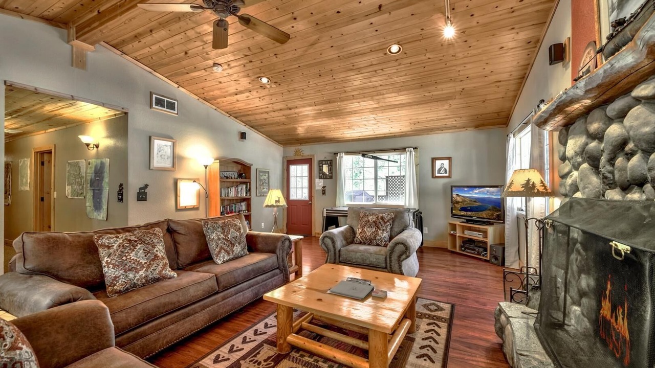 Photo of Livingroom in North Upper Truckee