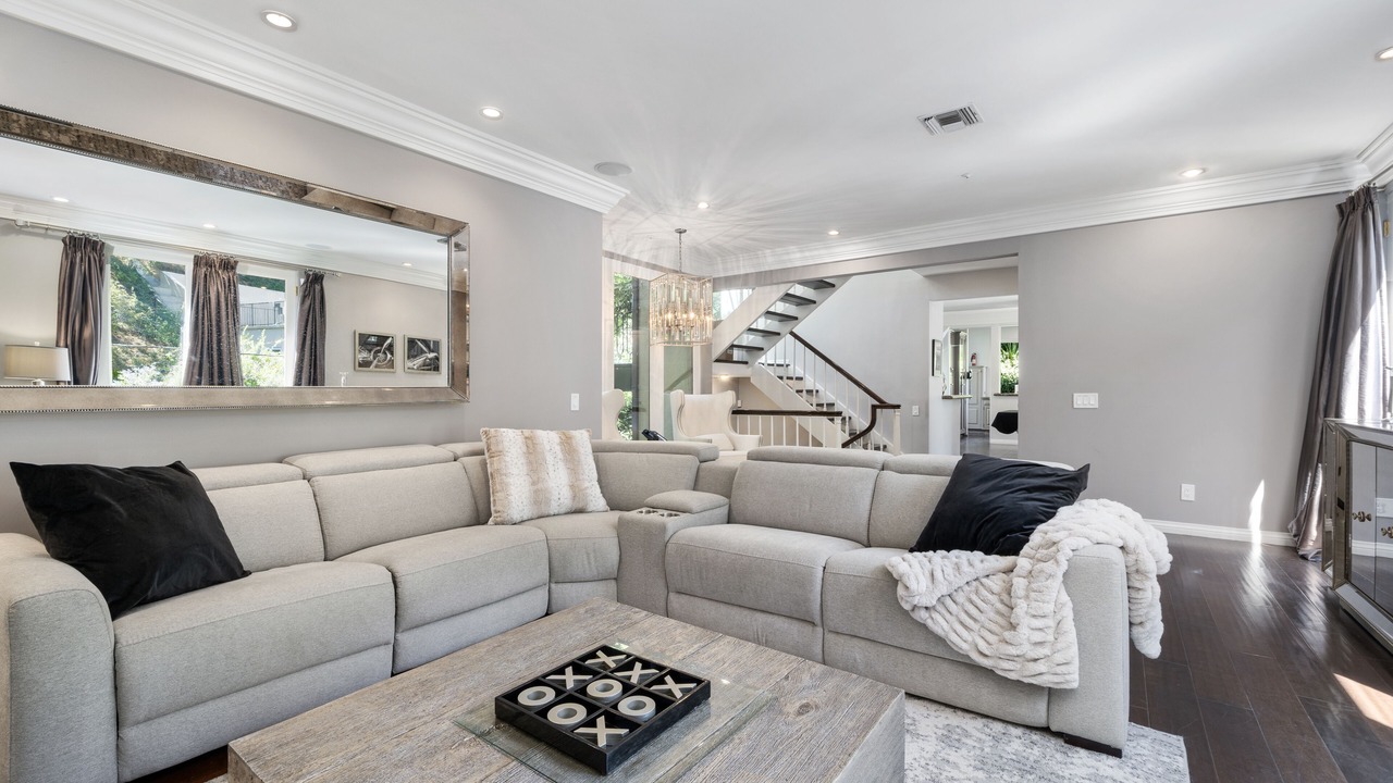 Photo of Livingroom in Beverly Glen