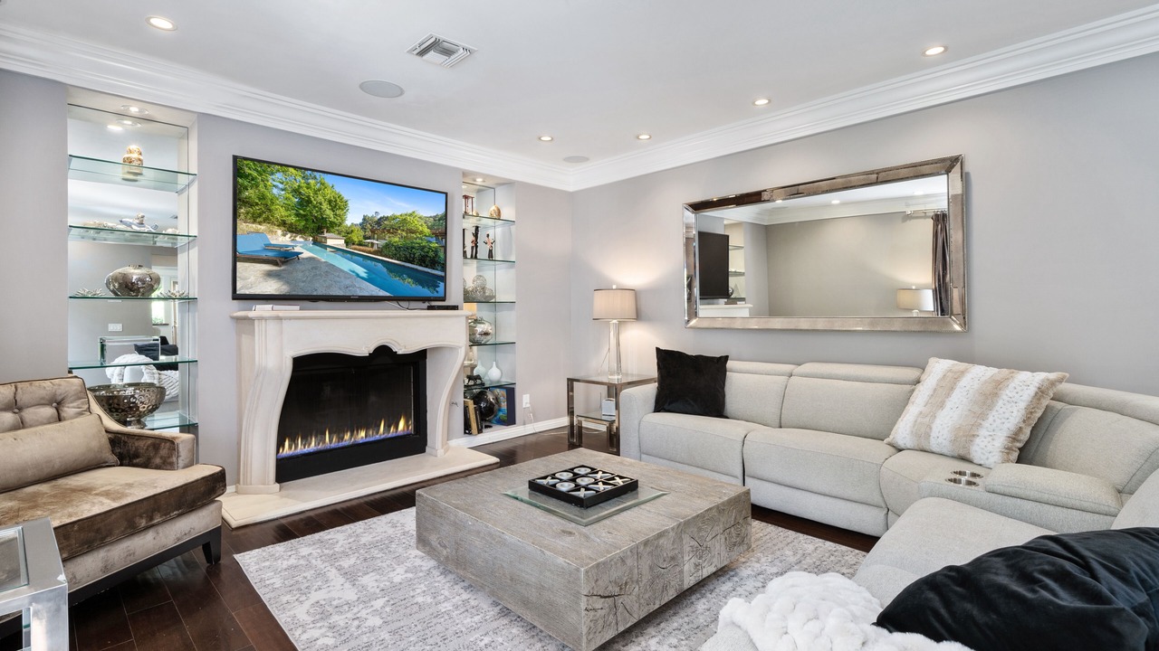 Photo of Livingroom in Beverly Glen
