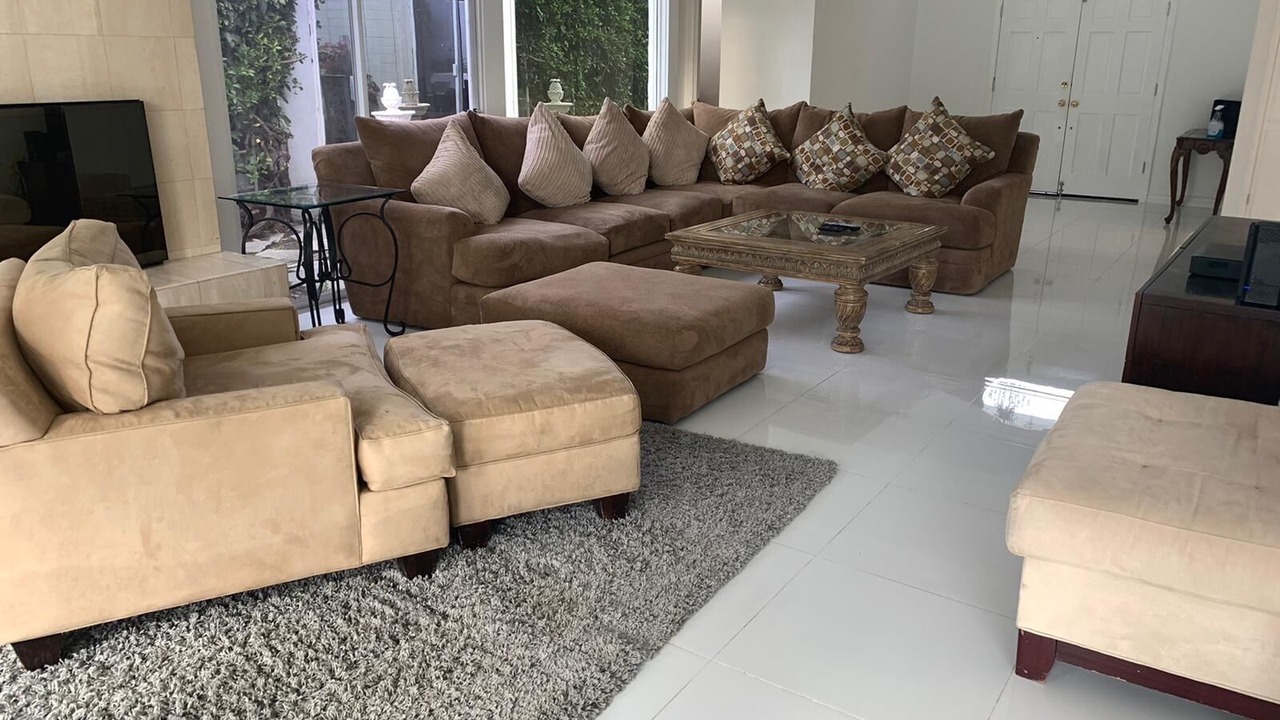 Photo of Livingroom in Woodland Hills