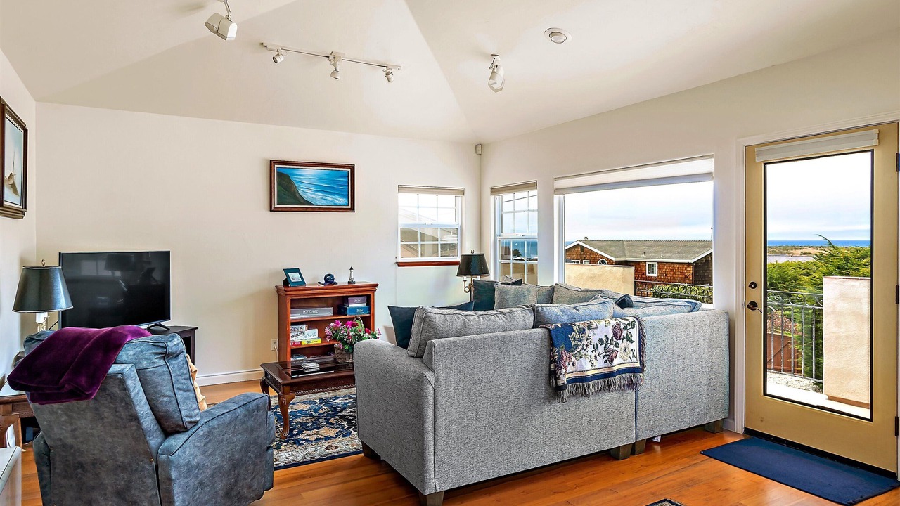 Photo of Livingroom in Marine Terrace