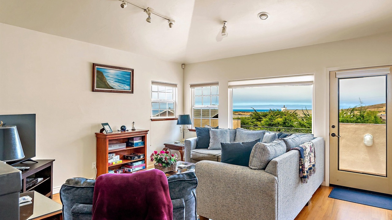 Photo of Livingroom in Marine Terrace