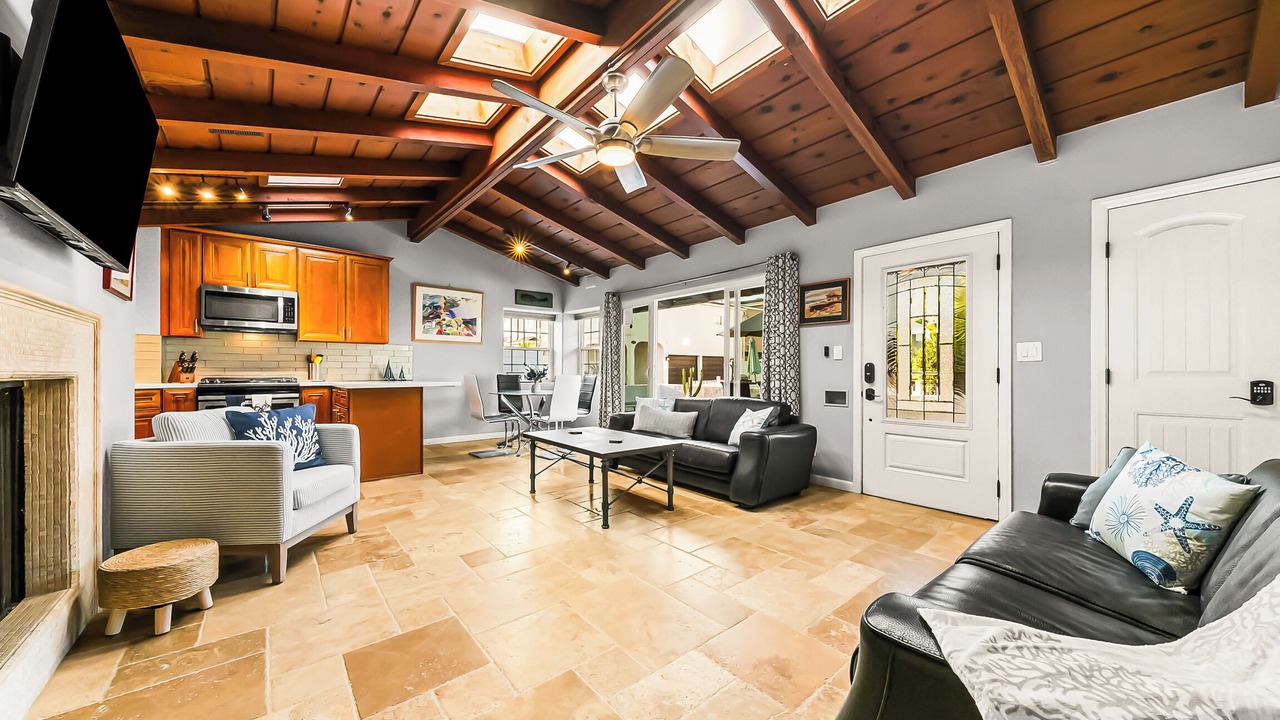 Photo of Livingroom in South Mission Beach