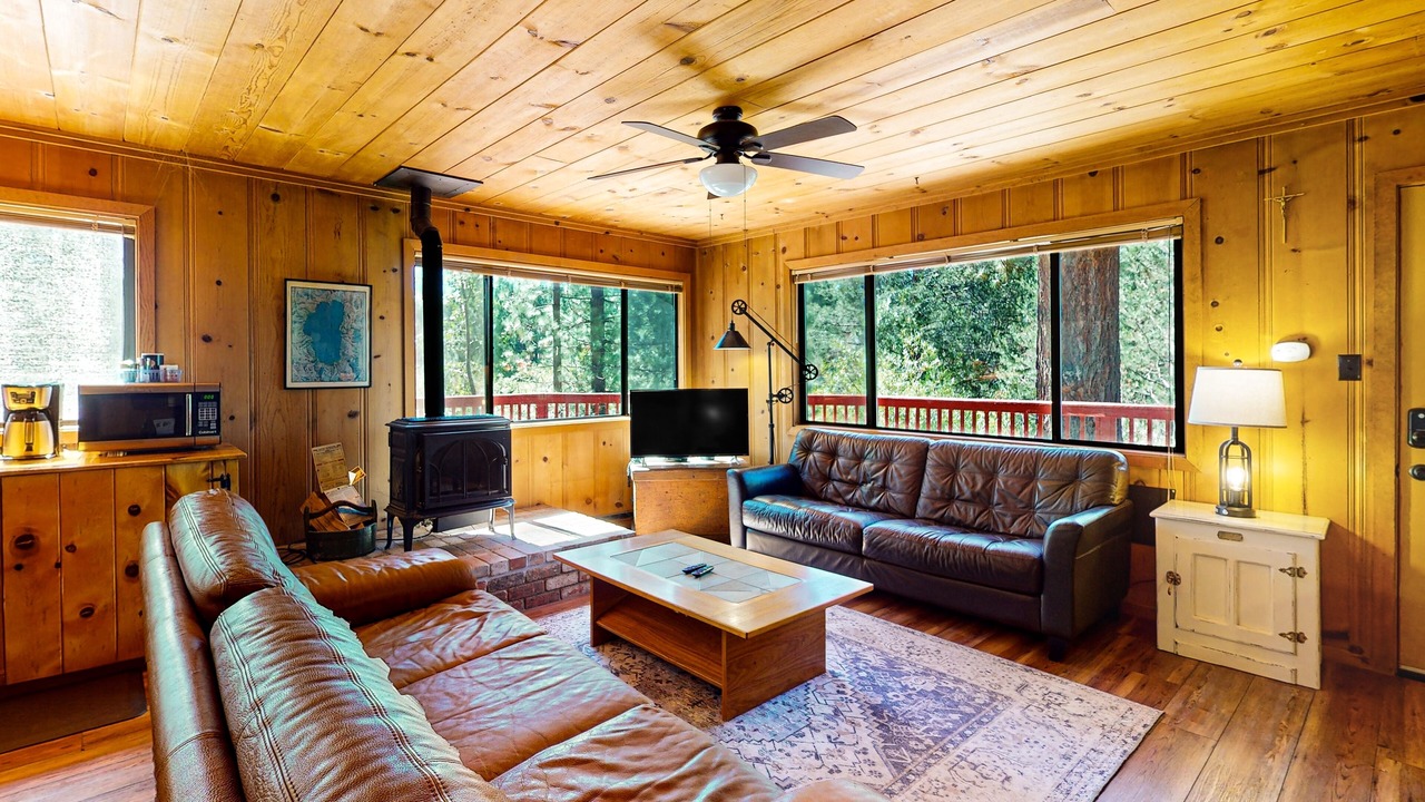 Photo of Livingroom in Black Bart