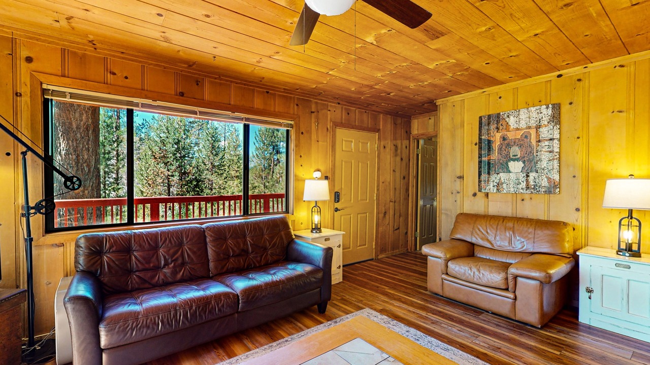 Photo of Livingroom in Black Bart