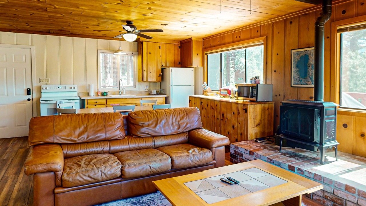 Photo of Livingroom in Black Bart