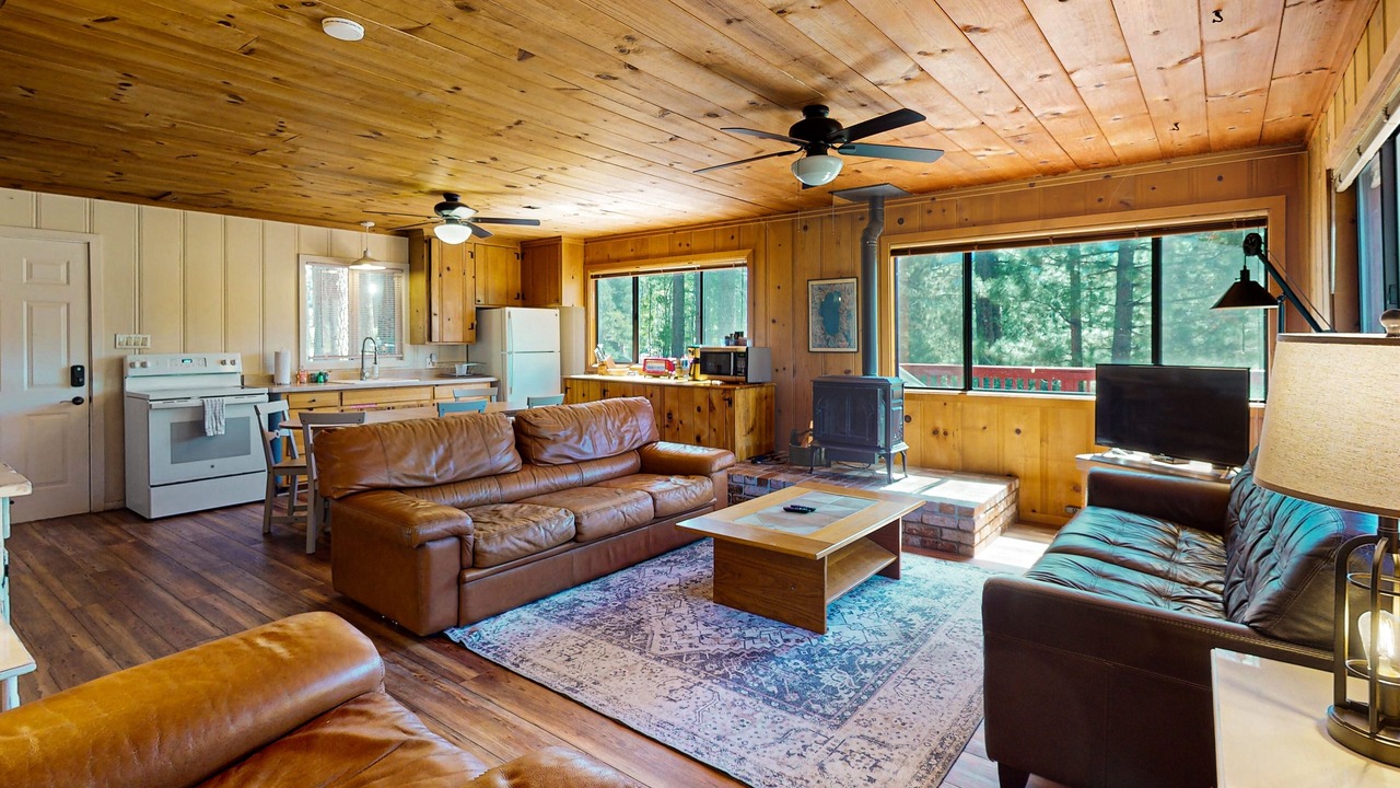 Photo of Livingroom in Black Bart