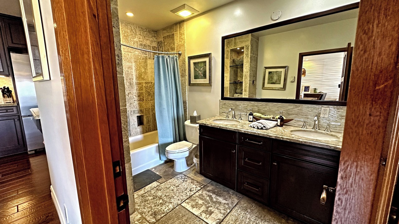 Photo of Bathroom in Avalon