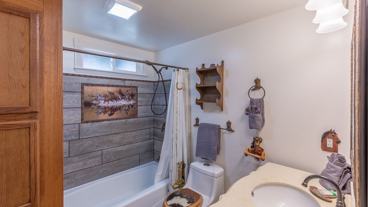 Photo of Bathroom in Mariposa