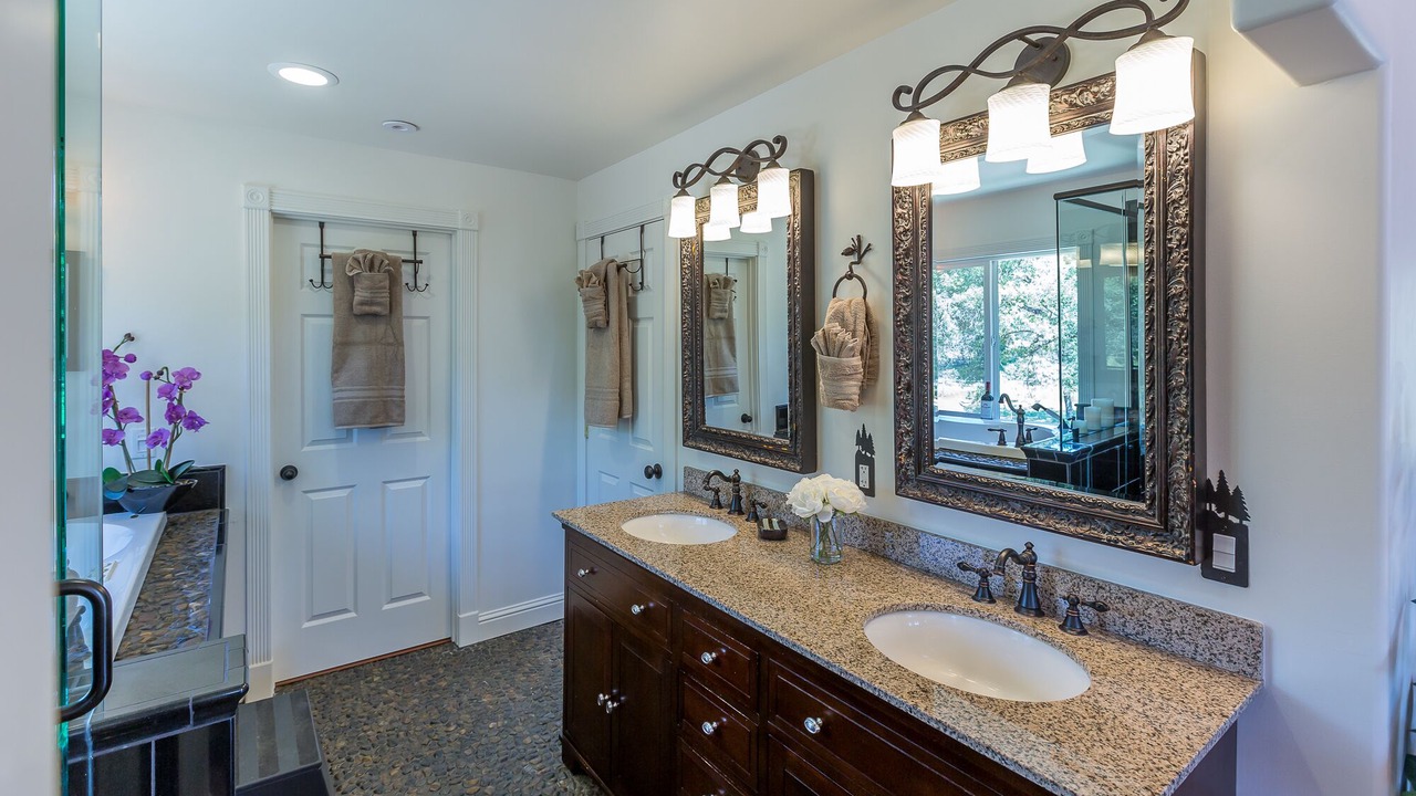 Photo of Bathroom in Mariposa