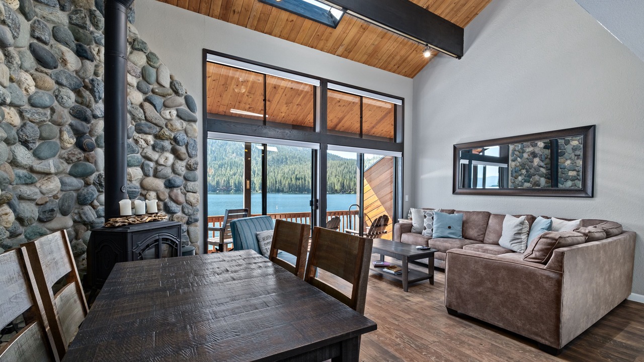 Photo of Livingroom in Truckee