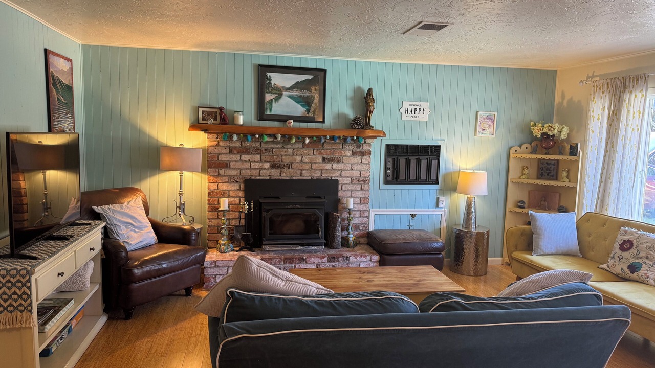 Photo of Livingroom in Willow Creek