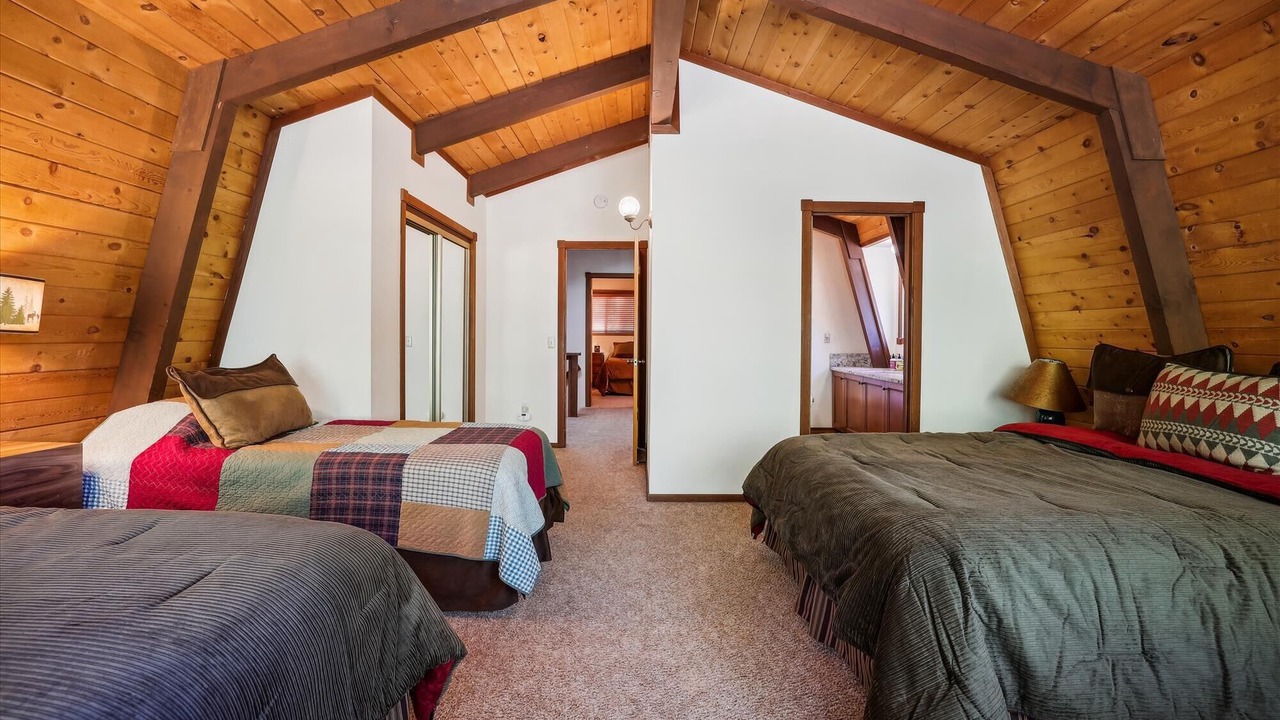 Photo of Bedroom in Lake Forest
