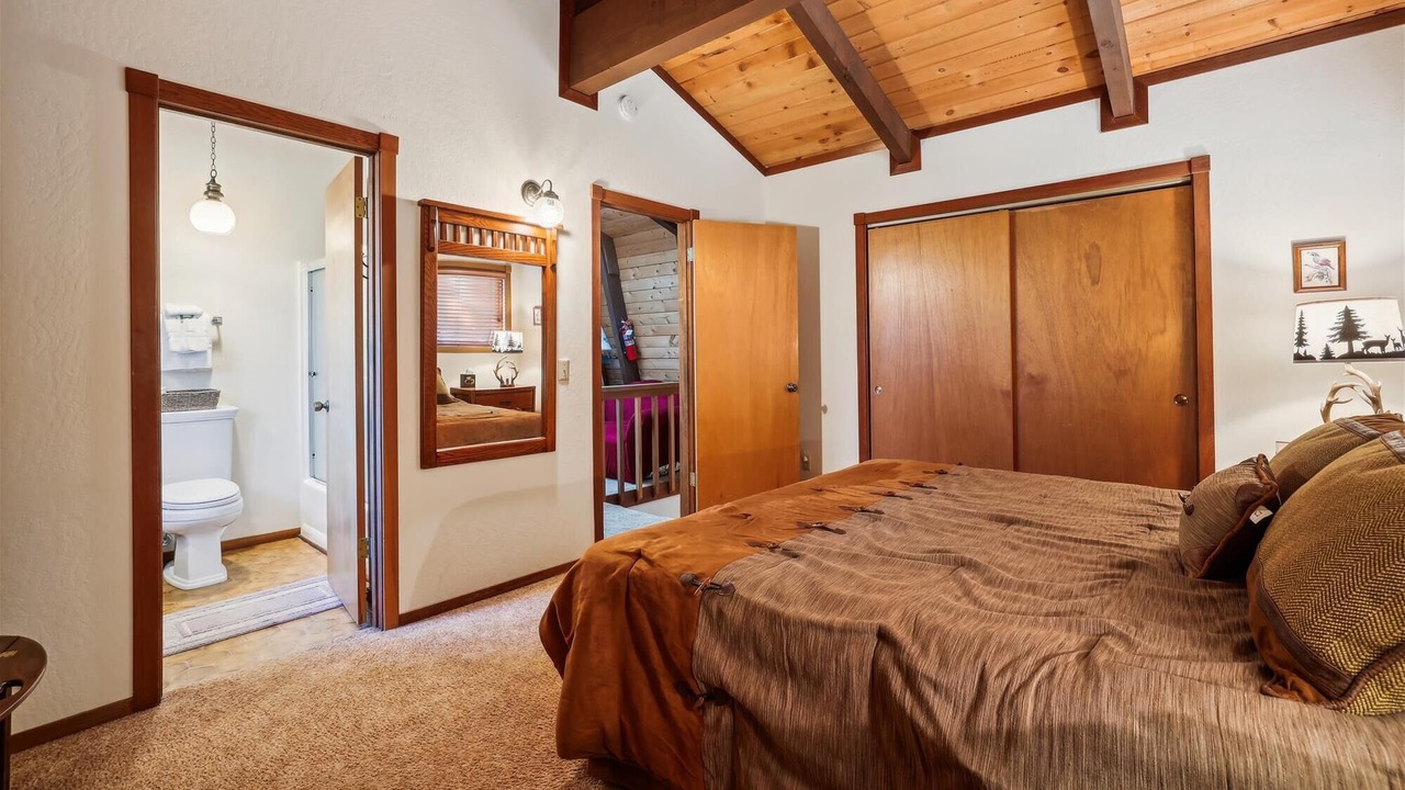 Photo of Bedroom in Lake Forest