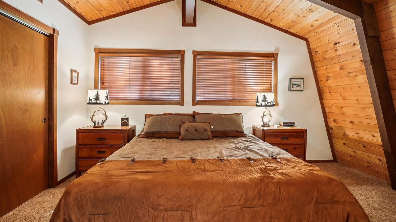 Photo of Bedroom in Lake Forest