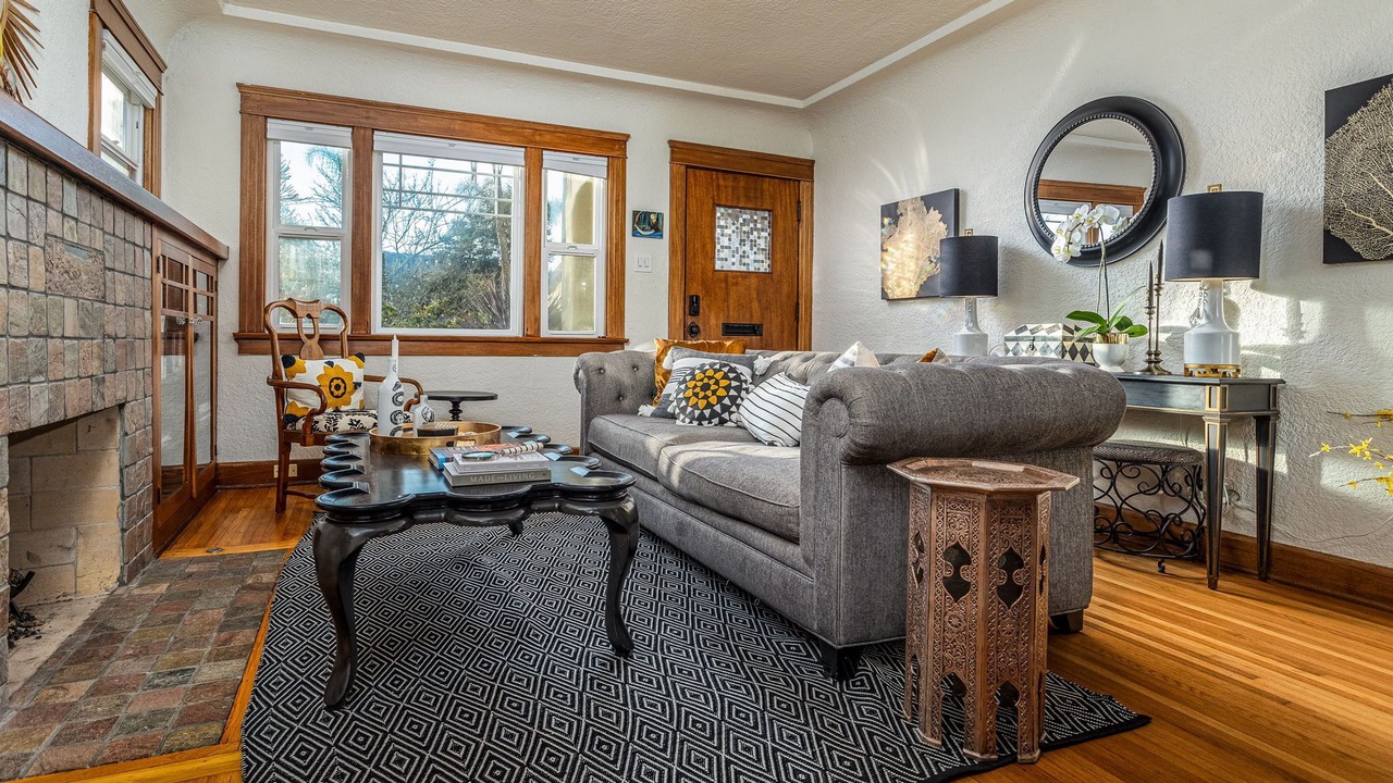 Photo of Livingroom in Altadena