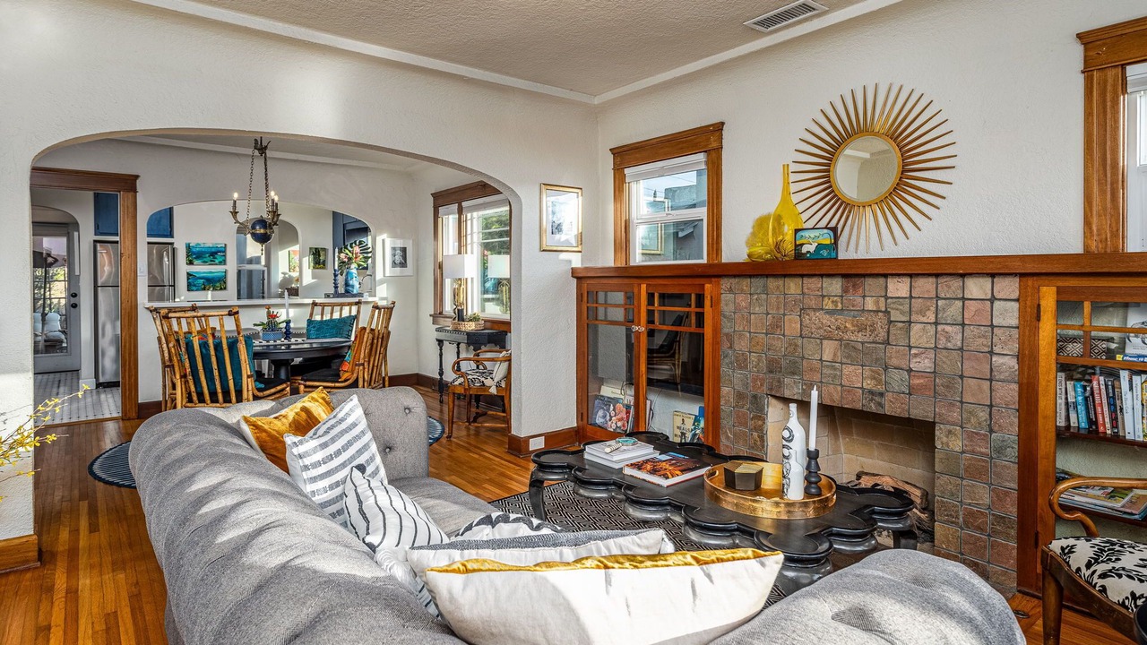 Photo of Livingroom in Altadena