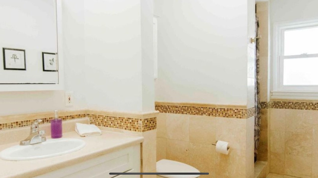 Photo of Bathroom in Pico - Robertson