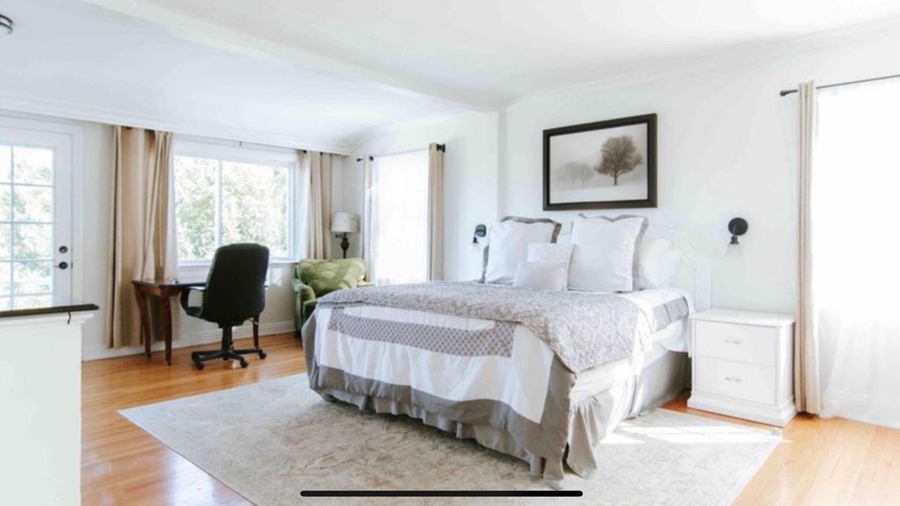 Photo of Bedroom in Pico - Robertson