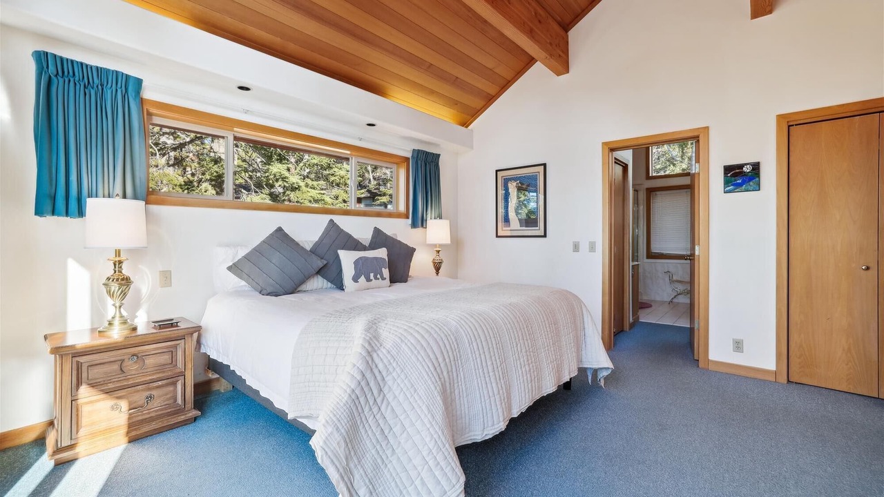 Photo of Bedroom in Lake Forest