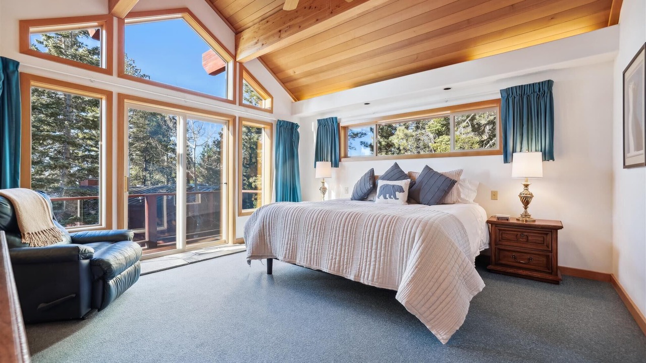 Photo of Bedroom in Lake Forest