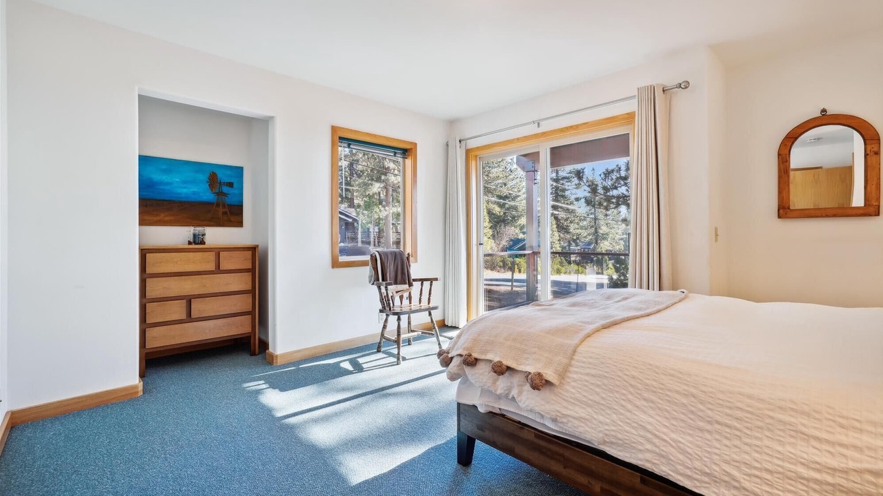Photo of Bedroom in Lake Forest